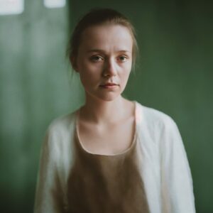 Le designer Finlandais Roope Rainisto a entrainé un algorithme pour produire des "portraits réalistes" et le résultat est bluffant. | crédit image: Roope Rainisto
